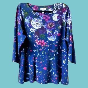  D&C Plus Size Women's Pretty Floral Top.